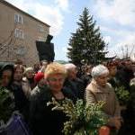 Молебен на територрии меммориальном кладбище во дворе школы №5 в Цхинвале