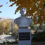 Памятник Остаеву А.Е.