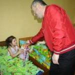 В преддверии Нового 2011 года Эдуард Кокойты посетил районы Республики и поздравил детей с наступающим праздником